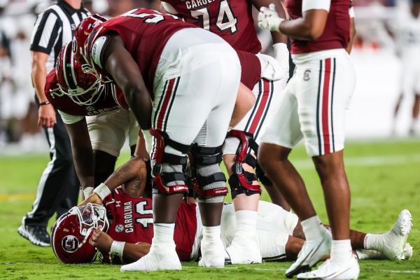 South Carolina star QB LaNorris Sellers knocked out after hit to head