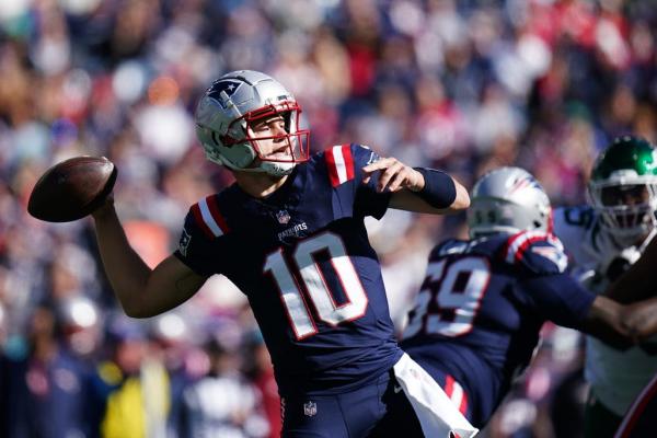 Patriots QB Drake Maye (head) questionable to return