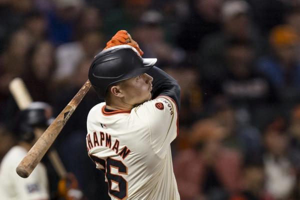 Early offense powers Giants to demolition of Brewers thumbnail