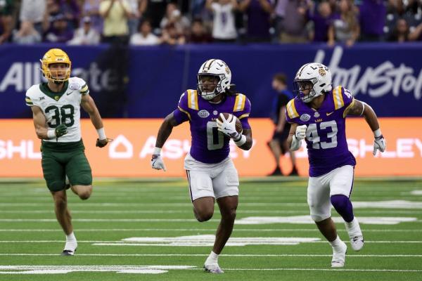 Garrett Nussmeier helps LSU outlast Baylor in Texas Bowl