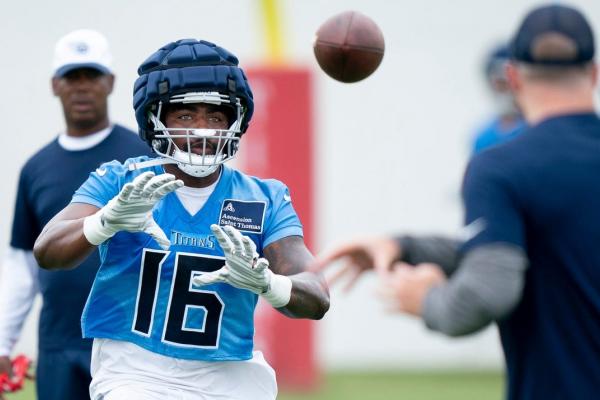 Titans WR Treylon Burks exits practice with injury thumbnail