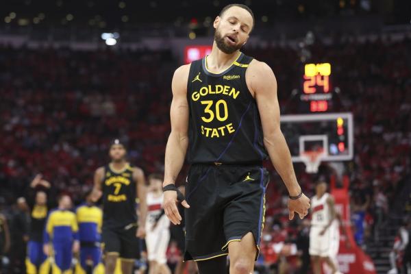 Report: Warriors’ Stephen Curry (hamstring) out at least one week