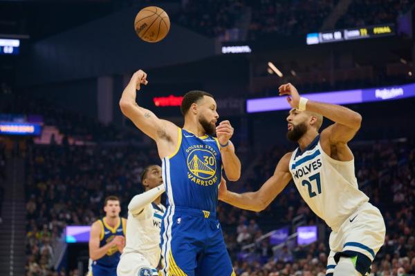 Wolves put Warriors away in Stephen Curry’s 39-point return