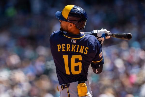 Blake Perkinsâ walk-off single lifts Brewers past Marlins