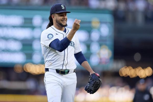 Luis Castillo, two relievers combine for 2-hitter as M’s blank Pirates