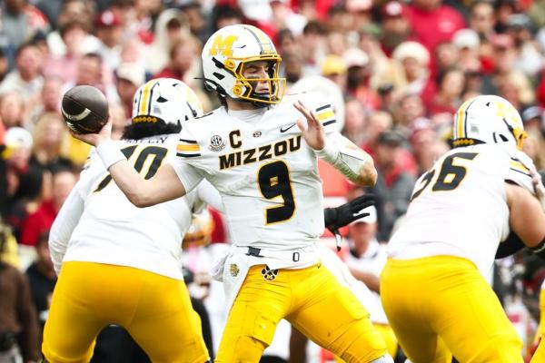 Missouri looking to sustain drives against skidding Arkansas