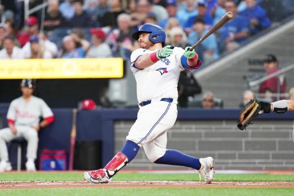 Kyle Schwarber blasts 3 HRs as Phillies edge Blue Jays