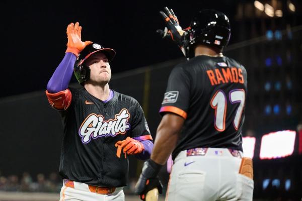 Giants dump D-backs again, slice into wild-card deficit