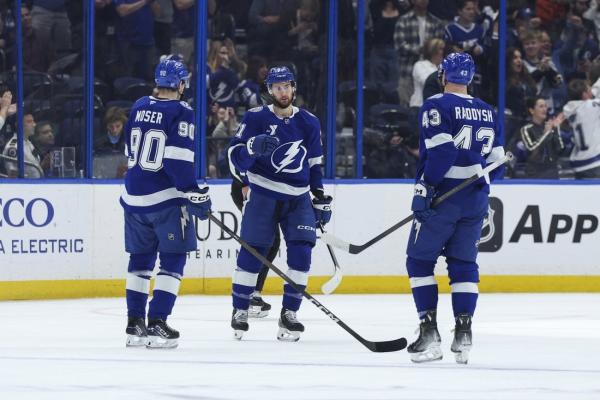 Lightning cruise past Blues behind 3 points from Darren Raddysh