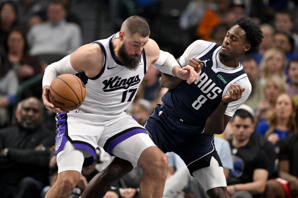 Kings roll past Mavs after Kyrie Irving (knee) leaves