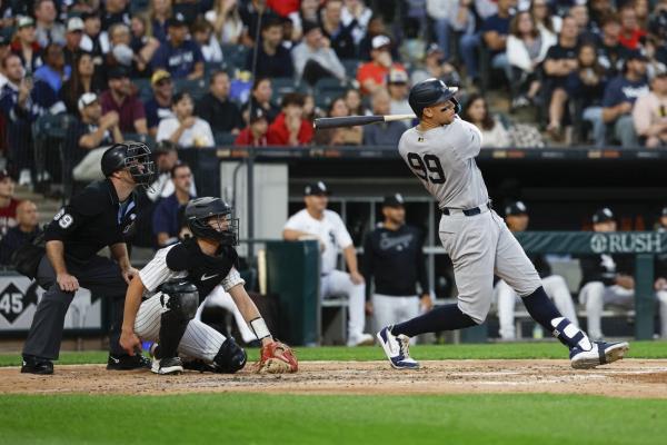 Yankees score three runs in 11th to down White Sox