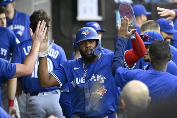Blue Jays run winning streak to nine by beating White Sox
