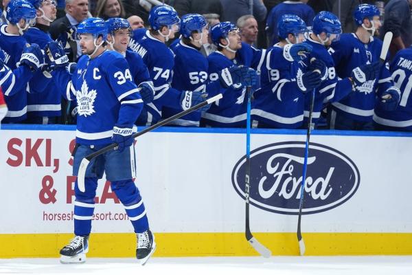 Auston Matthews, Leafs face Flyers in clash of contenders