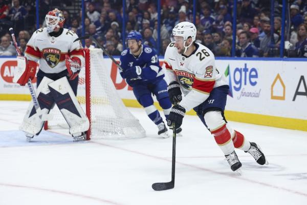 Sam Reinhart scores twice as Panthers defeat Lightning