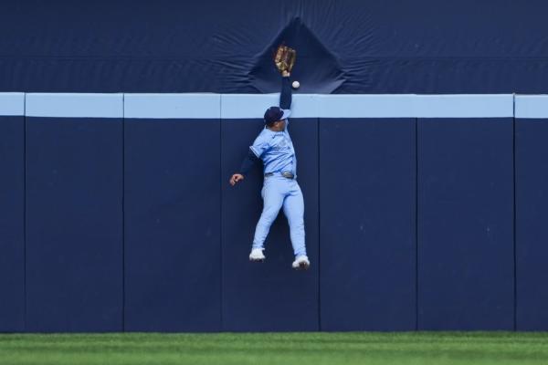 Blue Jays rout Orioles to complete sweep