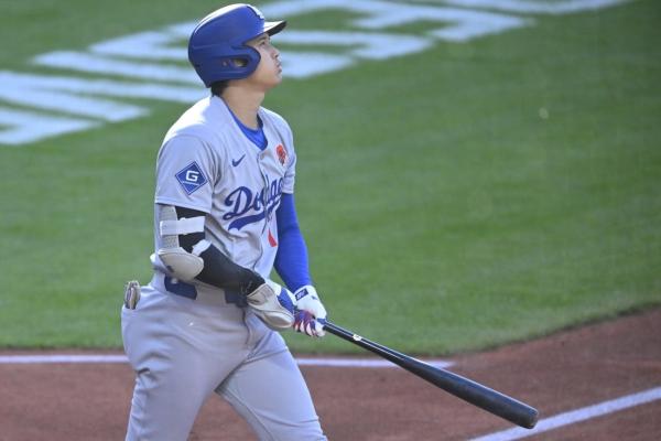 MLB roundup: Shohei Ohtani blasts 1st pitch, Dodgers down Guardians
