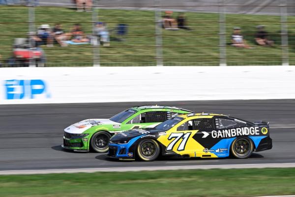Michael McDowell edges Chase Briscoe for YellaWood 500 pole
