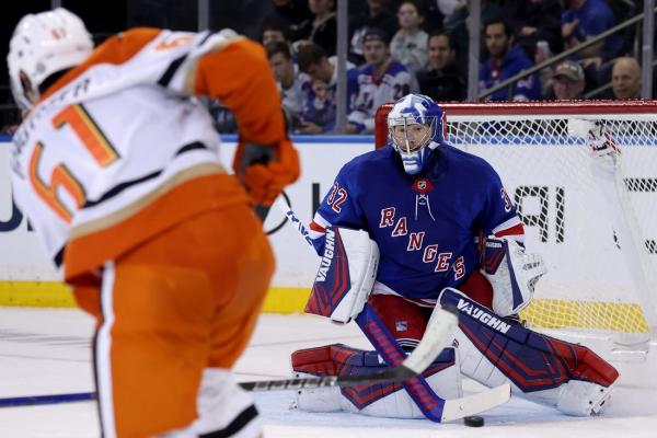 Artemi Panarin continues point streak in Rangers’ win over Ducks