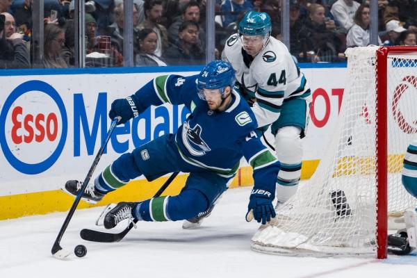 Center Pius Suter signs two-year deal with St. Louis