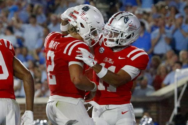 Jaxson Dart throws for 382 yards, 4 TDs as No. 5 Ole Miss routs Georgia Southern