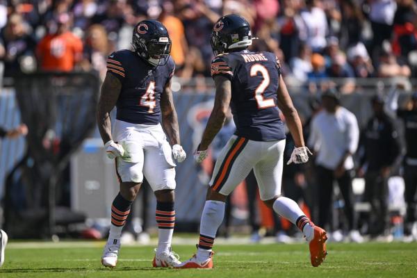 Bears WR D.J. Moore, RB D’Andre Swift sit out practice again