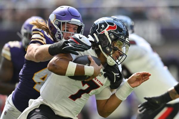 Vikings vault to 3-0 with rout of Texans