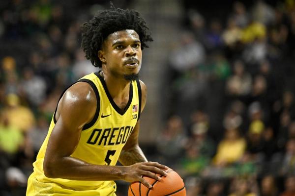 Nate Bittle powers Oregon to convincing win over Omaha
