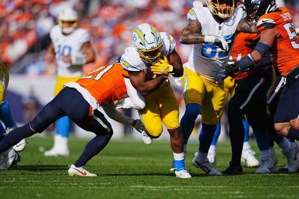 Chargers grab 23-point lead, fend off Broncos’ comeback