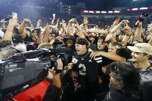 Winning catch leads to fans storming field, $500K fine for Mississippi State