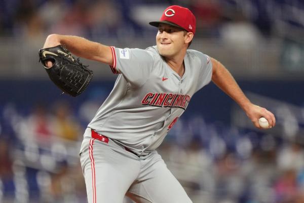 Elly De La Cruz stays locked in as Reds down Marlins thumbnail