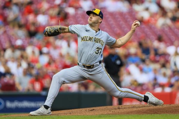 Brewers score 10 in ninth, roll past Reds for DH sweep