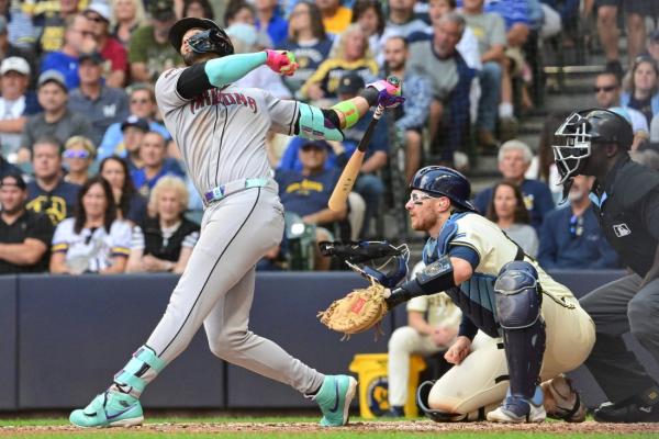 Bottom-third of order slugs Diamondbacks past Brewers