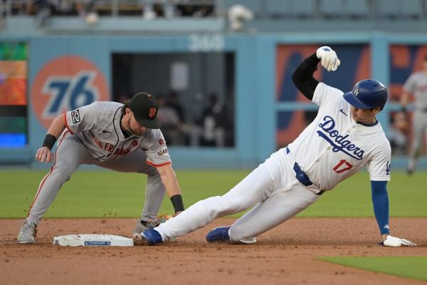 Teoscar Hernandez drives in every run of Dodgers' win over Giants thumbnail