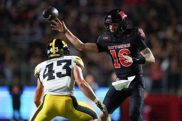 Mark Gronowski’s 3 rushing TDs take Iowa past Rutgers
