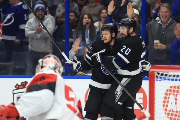 Jake Guentzel's two late goals lock up Lightning's home win over Hurricanes