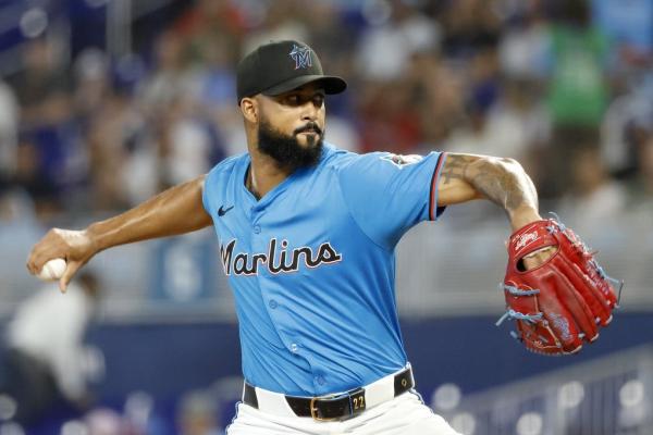 Marlins deliver timely hits, win series over Braves
