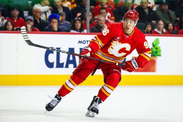 Flyers acquire Andrei Kuzmenko in trade with Flames