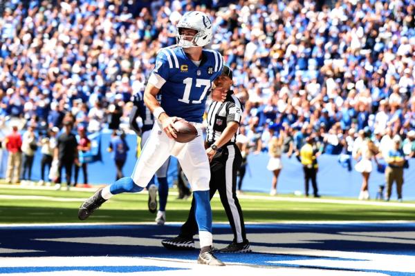 Daniel Jones, Colts defense smother Dolphins