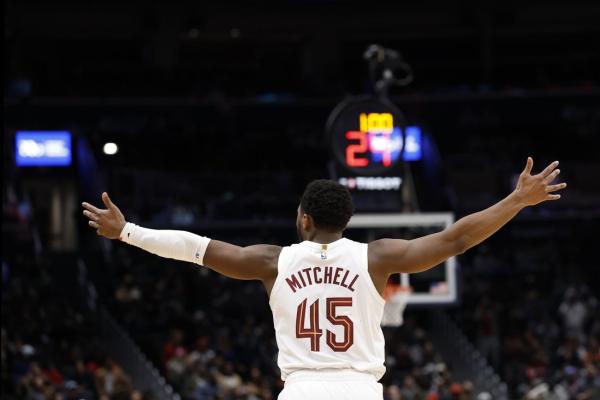 After inspired Donovan Mitchell performance, Cavs face Hornets