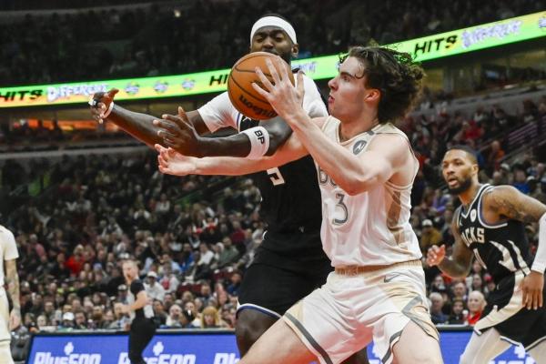 Bulls hold off rival Bucks, end modest skid thumbnail