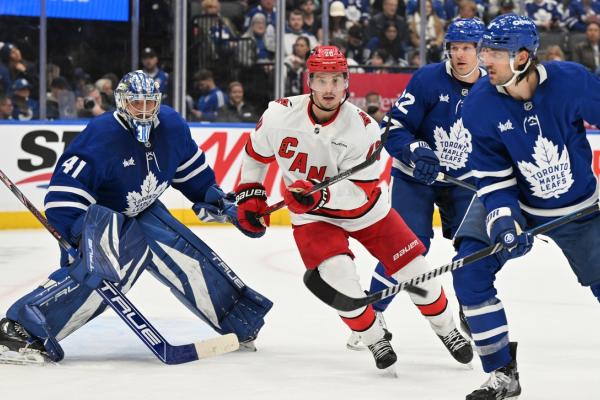 Maple Leafs build big lead, finish off Hurricanes