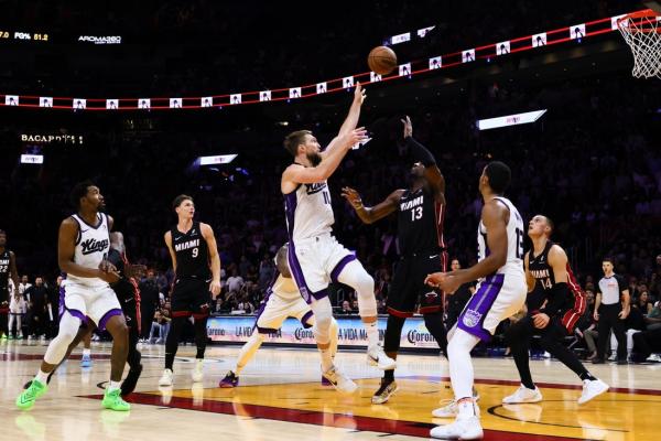 Kings sink Heat on Domantas Sabonis’ last-second hoop