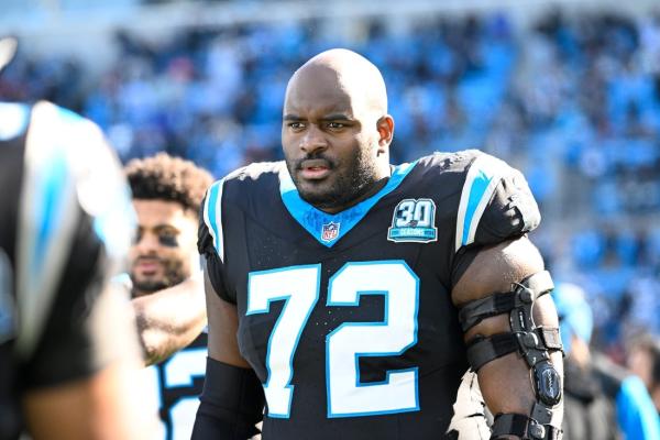 Panthers RT Taylor Moton agrees to 2-year extension