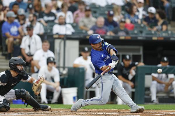 Blue Jays strike early, top White Sox to win 10th straight