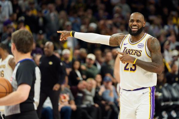 LeBron James makes clutch plays as Lakers edge Suns