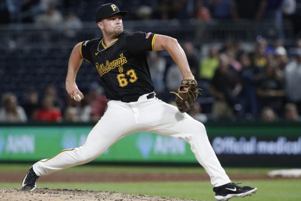 Pirates RHP Hunter Stratton carted off with apparent knee injury