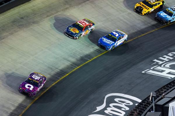 Kyle Larson dominates, wins Bristol Night Race as Round of 12 lineup is set