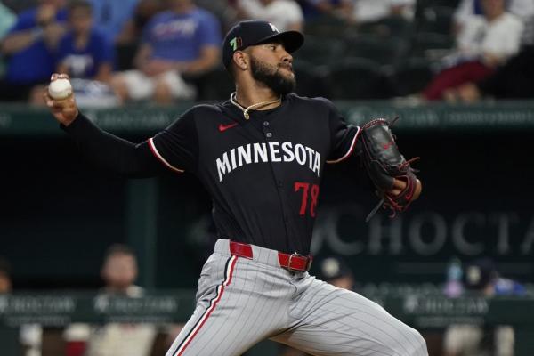 Twins stay hot, ride pair of timely homers to nip Rangers thumbnail