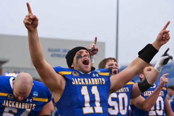 South Dakota State QB Mark Gronowski to enter portal, keep eye on draft