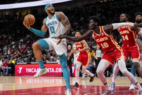 Trae Young piles up 38 points as Hawks edge Hornets thumbnail